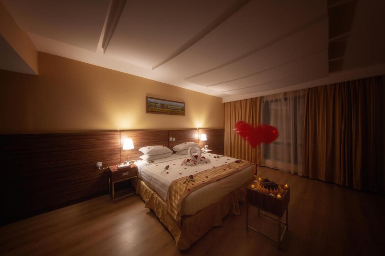 Al Safwah Orchid Hotel Mekka Buitenkant foto A bedroom at the hotel