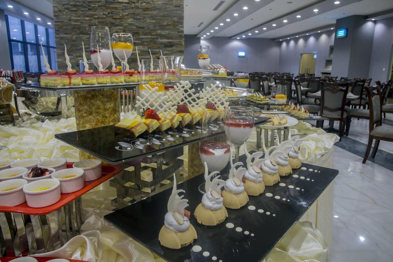 Al Safwah Orchid Hotel Mekka Buitenkant foto A dessert table at a wedding reception