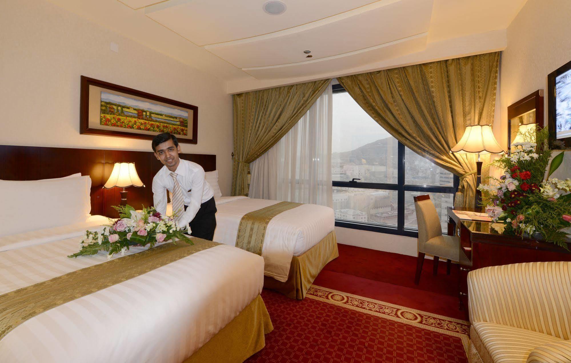 Al Safwah Orchid Hotel Mekka Buitenkant foto A guest room at the Grand Hyatt Hotel, Amman, Jordan
